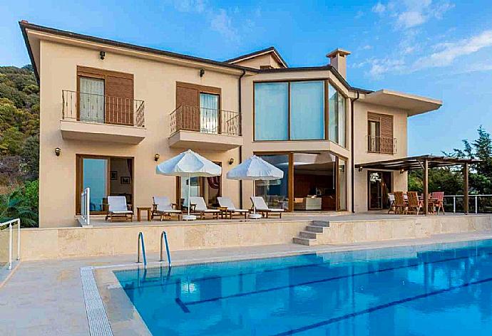Beautiful Villa with Private Pool, Terrace and Panoramic Views . - Villa Suzan . (Photo Gallery) }}