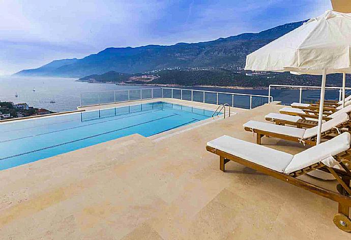 Outdoor Seating Area . - Villa Suzan . (Fotogalerie) }}