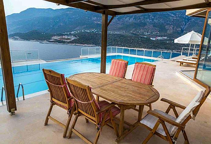 Private pool with terrace and panoramic views . - Villa Suzan . (Galería de imágenes) }}