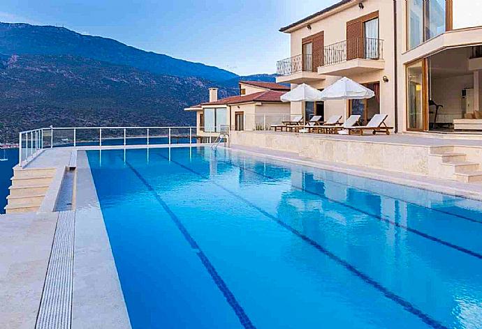 Private pool with terrace and panoramic views . - Villa Suzan . (Photo Gallery) }}