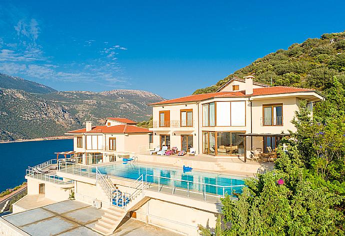 Beautiful villa with private pool and terrace with panoramic sea views . - Villa Suzan . (Galerie de photos) }}