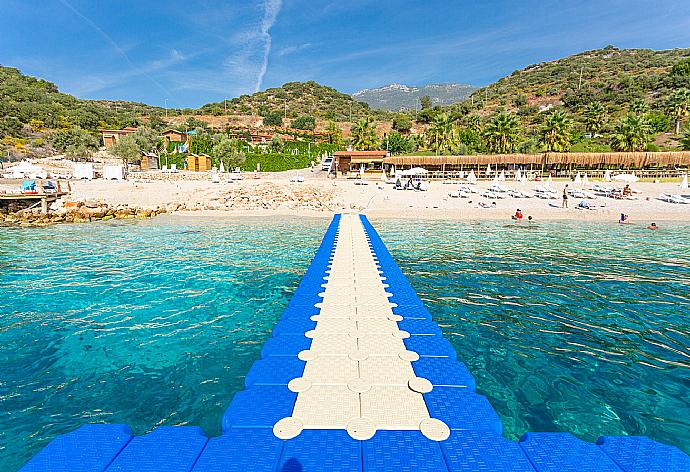 Local beach . - Villa Suzan . (Photo Gallery) }}