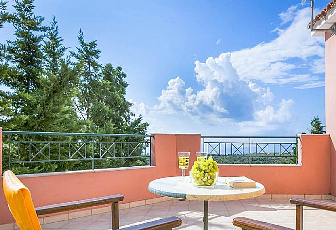 Terrace area . - Villa Thalia Katerina . (Fotogalerie) }}