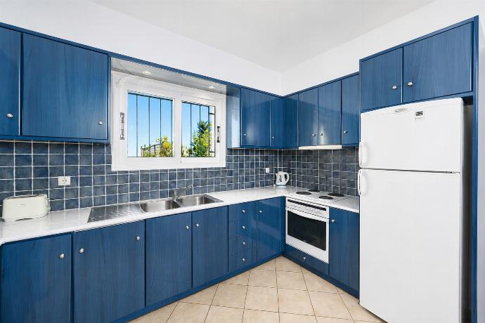 Equipped kitchen . - Villa Thalia Katerina . (Galleria fotografica) }}