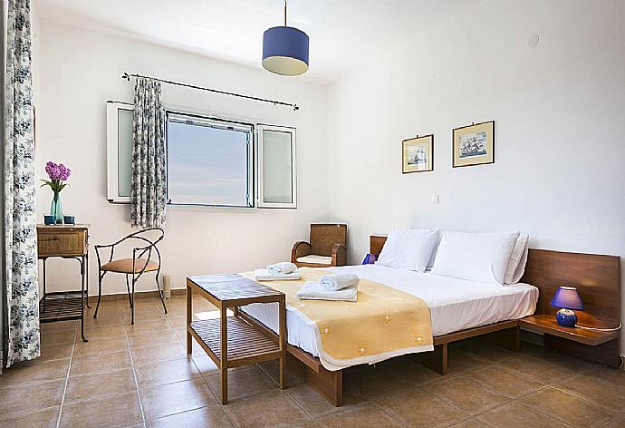 Double bedroom with A/C . - Villa Thalia Sofia . (Galleria fotografica) }}