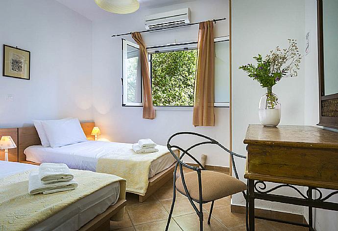 Twin bedroom with A/C . - Villa Thalia Sofia . (Photo Gallery) }}