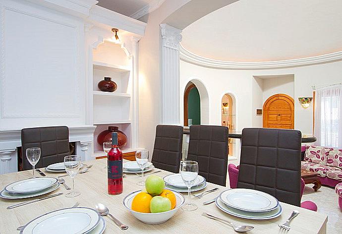 Dining area . - Villa Palmira . (Photo Gallery) }}