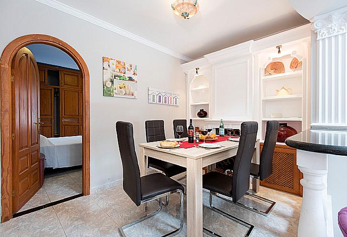 Dining area . - Villa Palmira . (Fotogalerie) }}