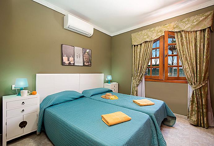 Twin bedroom with A/C . - Villa Palmira . (Photo Gallery) }}