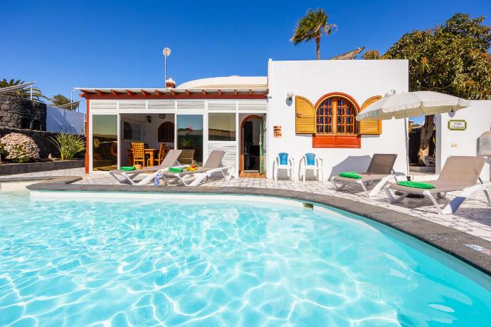 Beautiful villa with private pool and terrace . - Villa Palmira . (Галерея фотографий) }}