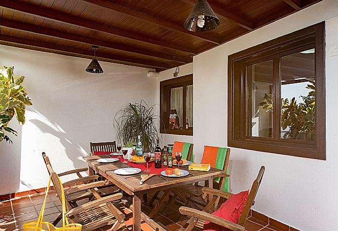 Terrace area with BBQ . - Villa Julianne 1 . (Fotogalerie) }}