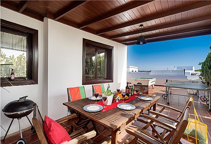 Terrace area with BBQ . - Villa Julianne 1 . (Galleria fotografica) }}