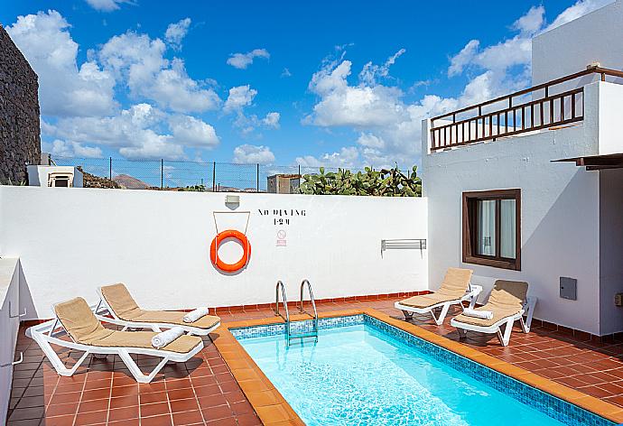 Private pool and terrace . - Villa Julianne 4 . (Galería de imágenes) }}