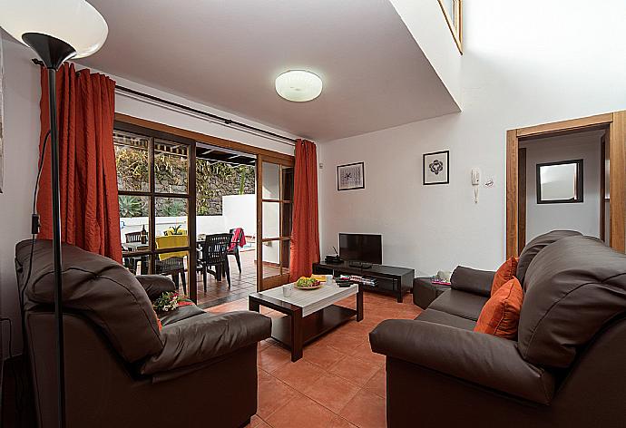 Living room with sofas, WiFi internet, satellite TV, and terrace access . - Villa Julianne 4 . (Photo Gallery) }}