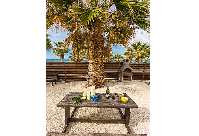 Outdoor table . - Villa Aspelia . (Photo Gallery) }}