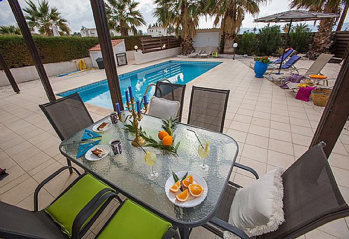 Outdoor dining  . - Villa Aspelia . (Fotogalerie) }}