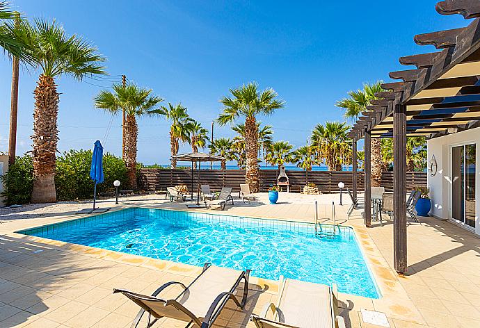 Private pool and terrace with sea views . - Villa Aspelia . (Galería de imágenes) }}