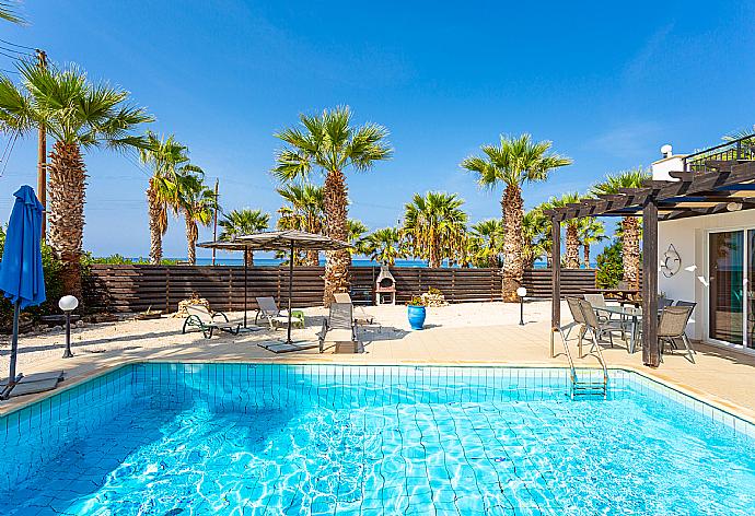 Private pool and terrace with sea views . - Villa Aspelia . (Galería de imágenes) }}