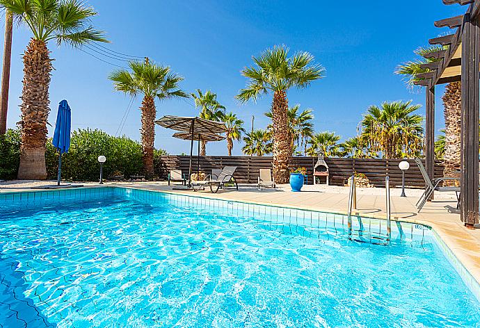 Private pool and terrace with sea views . - Villa Aspelia . (Galería de imágenes) }}