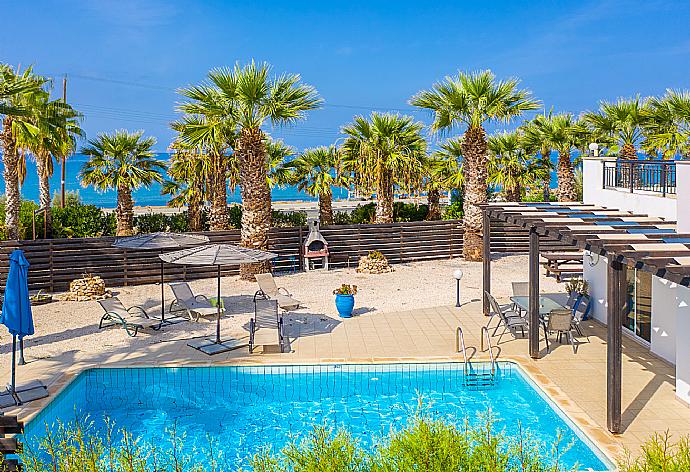 Private pool and terrace with sea views . - Villa Aspelia . (Galería de imágenes) }}