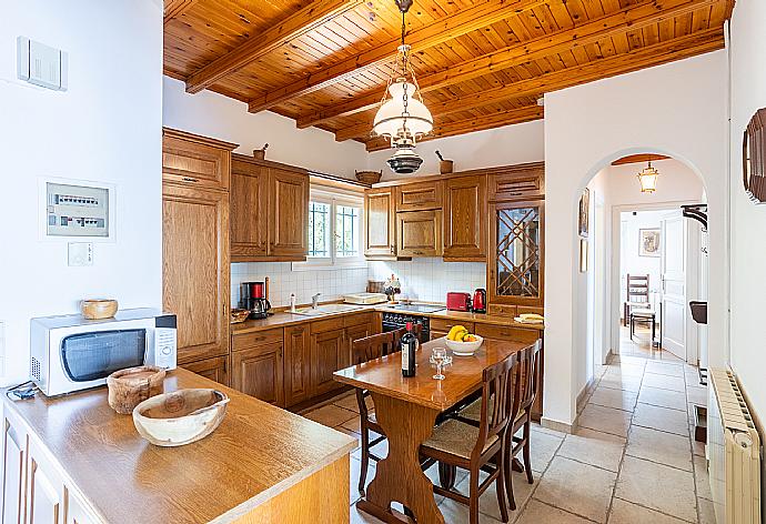 Equipped kitchen . - Villa Elpida . (Photo Gallery) }}