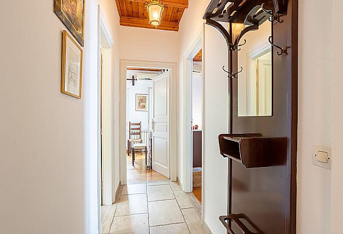Hallway . - Villa Elpida . (Photo Gallery) }}