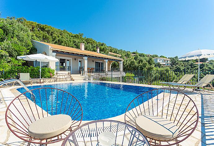 Beautiful villa with private pool and terrace . - Villa Elpida . (Галерея фотографий) }}