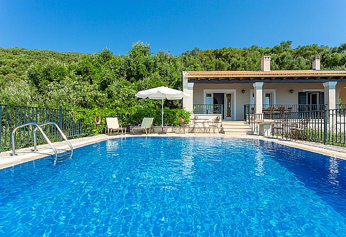 Beautiful villa with private pool and terrace  . - Villa Elpida . (Галерея фотографий) }}