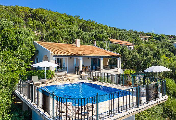 ,Beautiful villa with private pool and terrace with panoramic sea views . - Villa Elpida . (Fotogalerie) }}