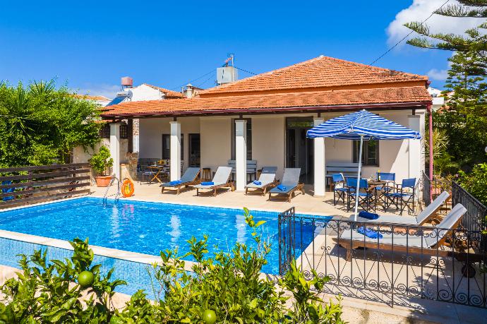 Beautiful villa with private pool, terrace, and garden . - Villa Maro . (Галерея фотографий) }}