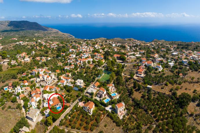 Aerial view showing location of Villa Maro . - Villa Maro . (Galerie de photos) }}