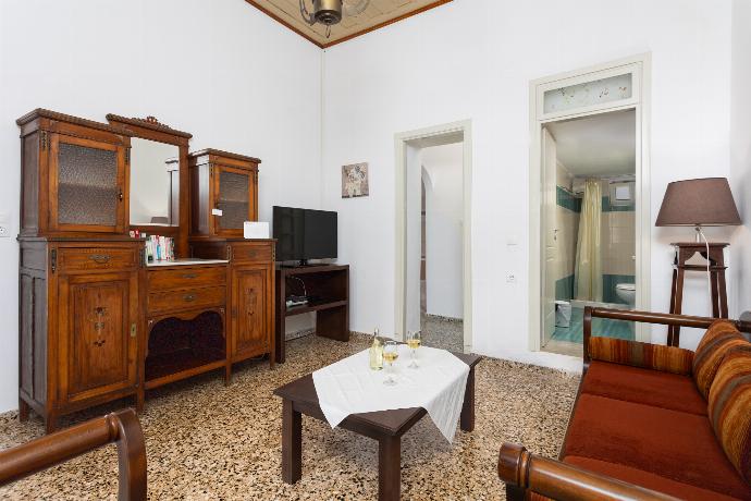 Living room with sofa, WiFi internet, and satellite TV . - Villa Maro . (Photo Gallery) }}