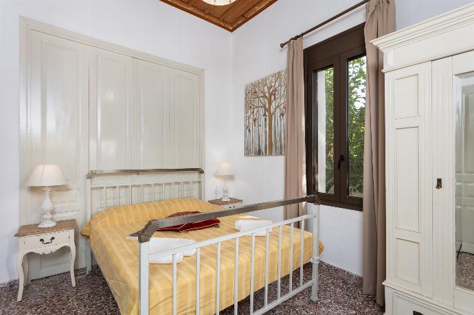 Double bedroom with A/C . - Villa Maro . (Galería de imágenes) }}