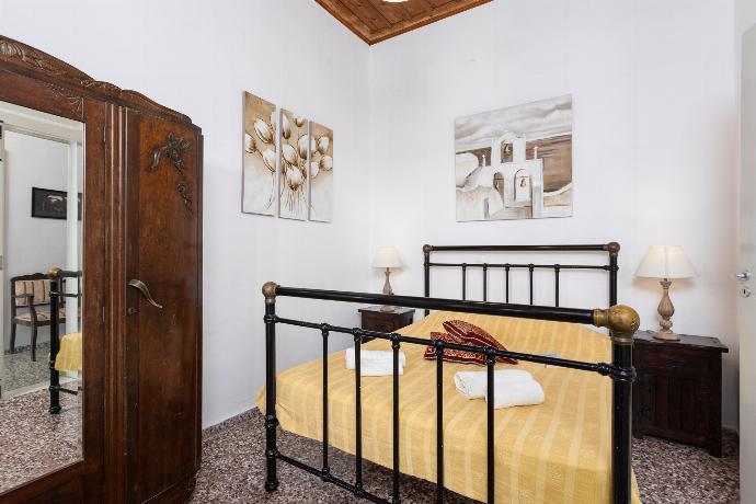 Double bedroom with A/C . - Villa Maro . (Galería de imágenes) }}