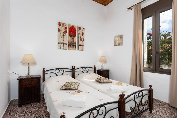 Twin bedroom with A/C . - Villa Maro . (Photo Gallery) }}