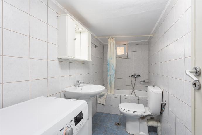 Family bathroom with bath and shower . - Villa Maro . (Photo Gallery) }}