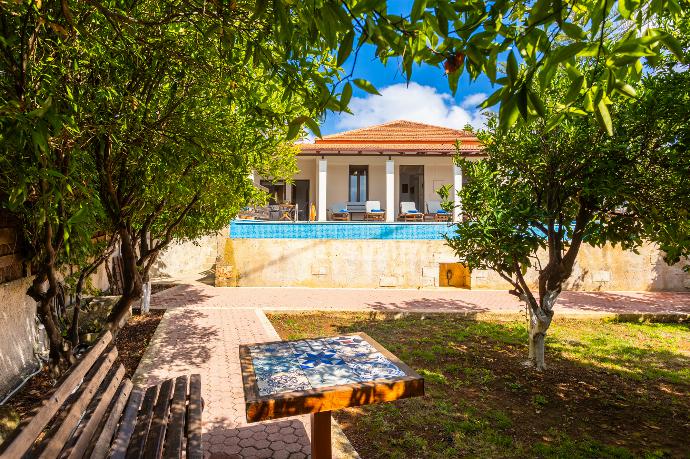 Garden area . - Villa Maro . (Photo Gallery) }}