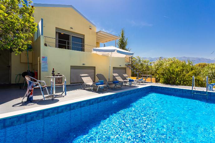 Beautiful villa with private pool, terrace, and garden . - Villa Arda . (Galería de imágenes) }}