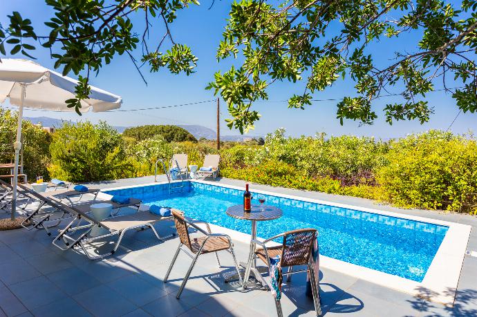 Private pool, terrace, and garden . - Villa Arda . (Galería de imágenes) }}