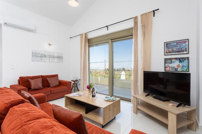 Open-plan living room with sofas, dining area, kitchen, ornamental fireplace, A/C, WiFi internet, and satellite TV . - Villa Arda . (Galleria fotografica) }}