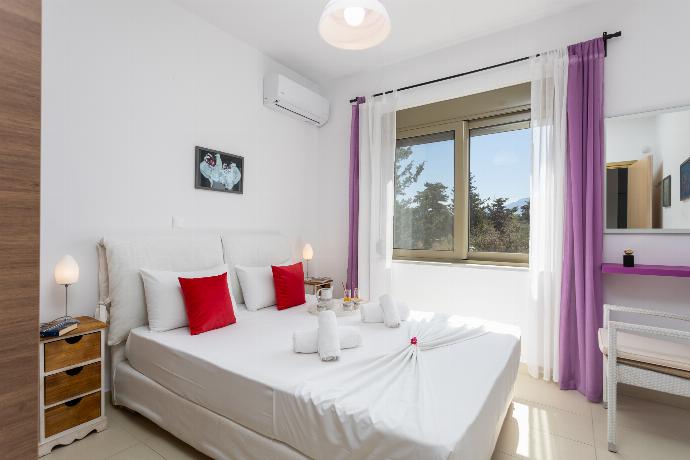 Double bedroom with A/C . - Villa Arda . (Galería de imágenes) }}