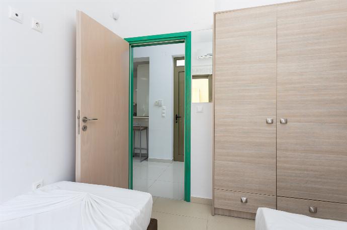 Twin bedroom with A/C . - Villa Litsa . (Photo Gallery) }}