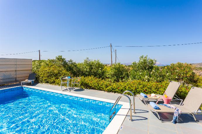 Private pool and terrace . - Villa Litsa . (Photo Gallery) }}