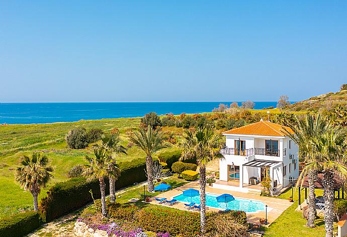 Aerial view of Villa Pelagos . - Villa Pelagos . (Galerie de photos) }}