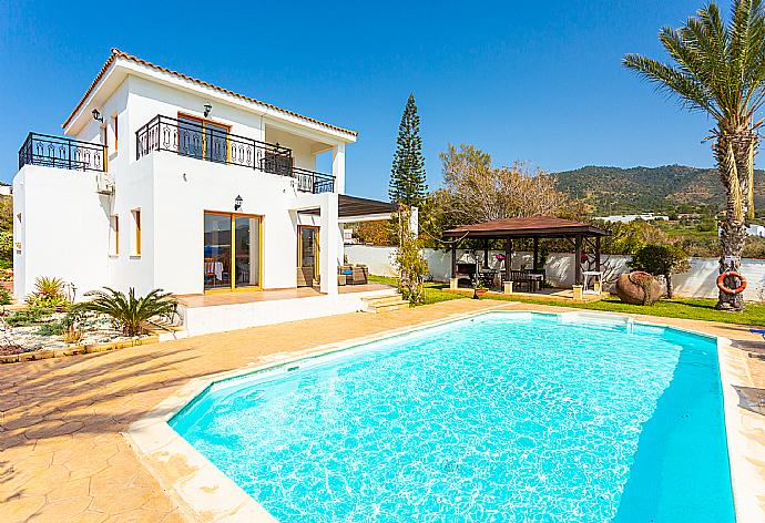 Beautiful villa with private pool, terrace, and garden with panoramic sea views . - Villa Pelagos . (Galería de imágenes) }}