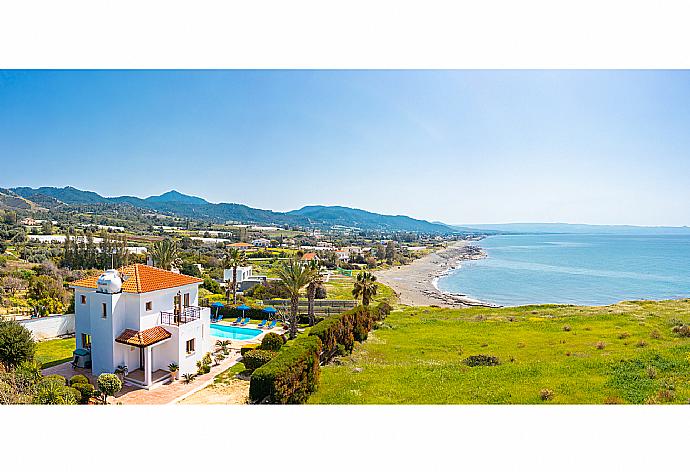 Aerial view of Villa Pelagos . - Villa Pelagos . (Galerie de photos) }}