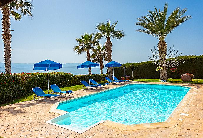 Private pool, terrace, and garden with panoramic sea views . - Villa Pelagos . (Fotogalerie) }}