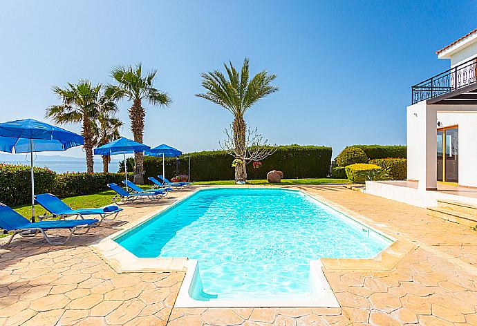 Private pool, terrace, and garden with panoramic sea views . - Villa Pelagos . (Fotogalerie) }}