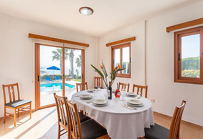 Open-plan living room with sofa, dining area, kitchen, A/C, WiFi internet, satellite TV, and sea views . - Villa Pelagos . (Fotogalerie) }}