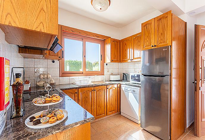 Equipped kitchen . - Villa Pelagos . (Галерея фотографий) }}